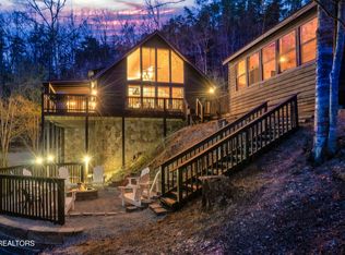 4037 Chamberlain Ln, Sevierville, TN 37862