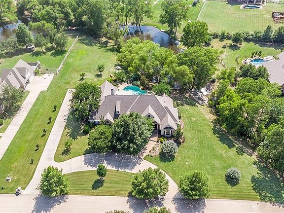 2nd image of 1508 Brook Ln