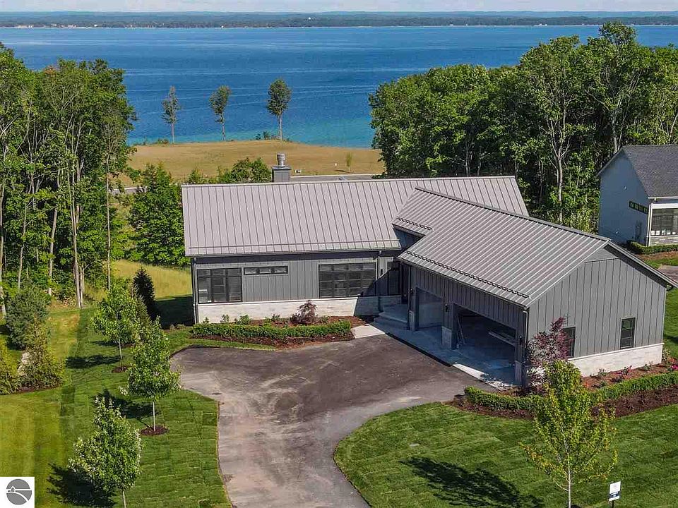 1st image of 15919 Waters Edge Dr