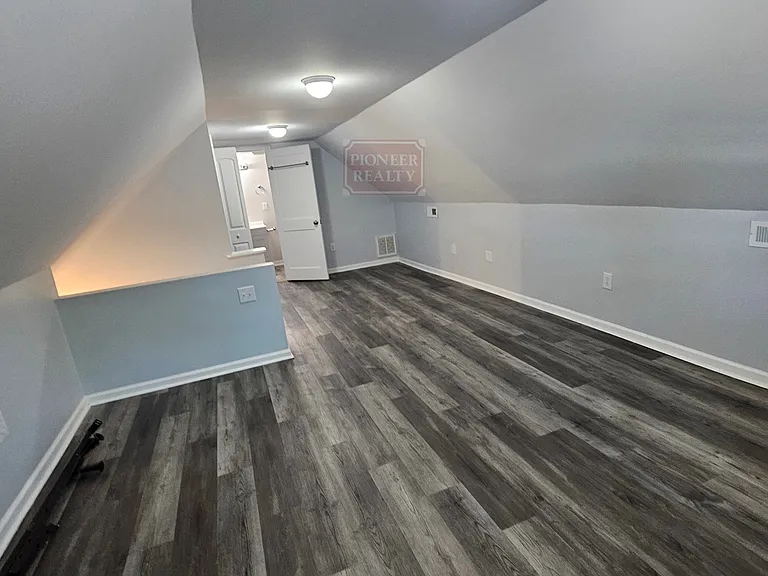 2331 Fleet Ave — Photo 8