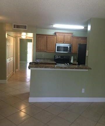 4th image of 1517 Meadows Cir W