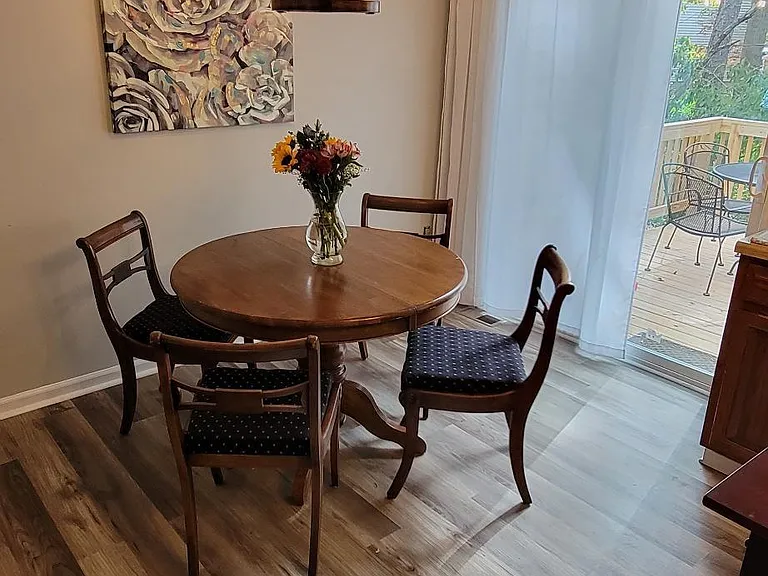 breakfast nook and doors to deck
