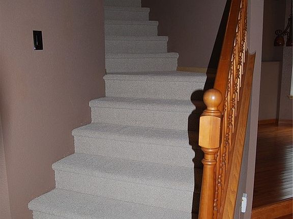 3rd image of 7907 Finch Dr SE