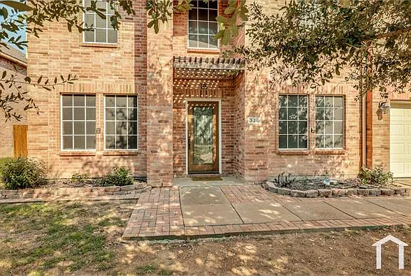 320 Mesa Verde Way — Photo 2