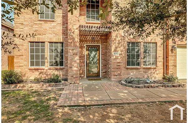 Building Photo - 320 Mesa Verde Way