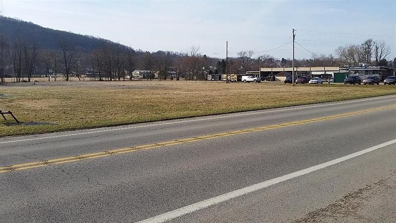 2nd image of 2016 River Rd
