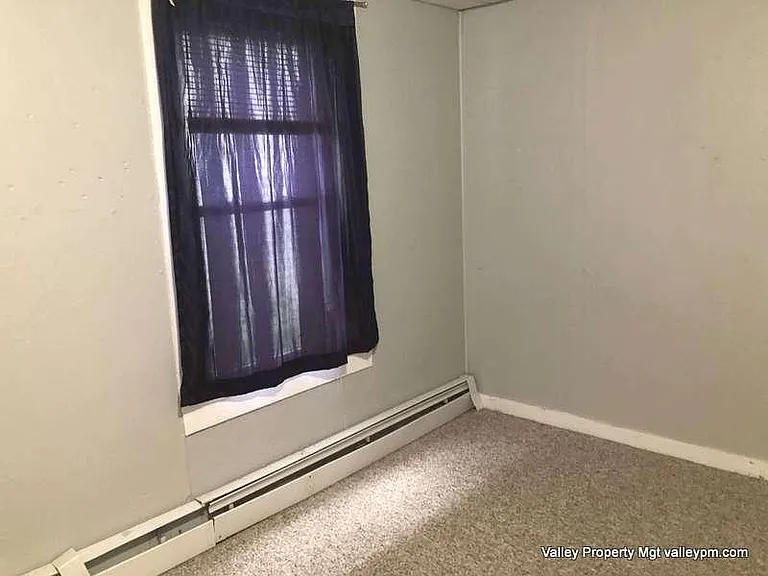 697 Main St #3 — Photo 5