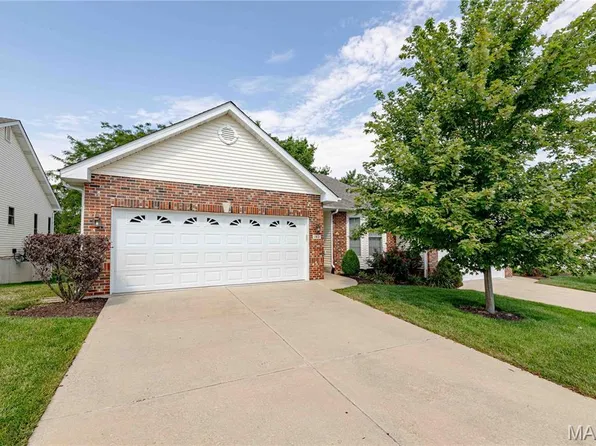 183 Fairgate Dr, Saint Peters, MO 63376