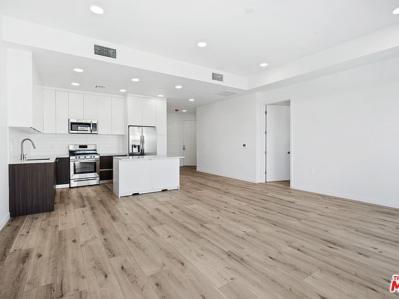 4th image of 4707 Fulton Ave #302