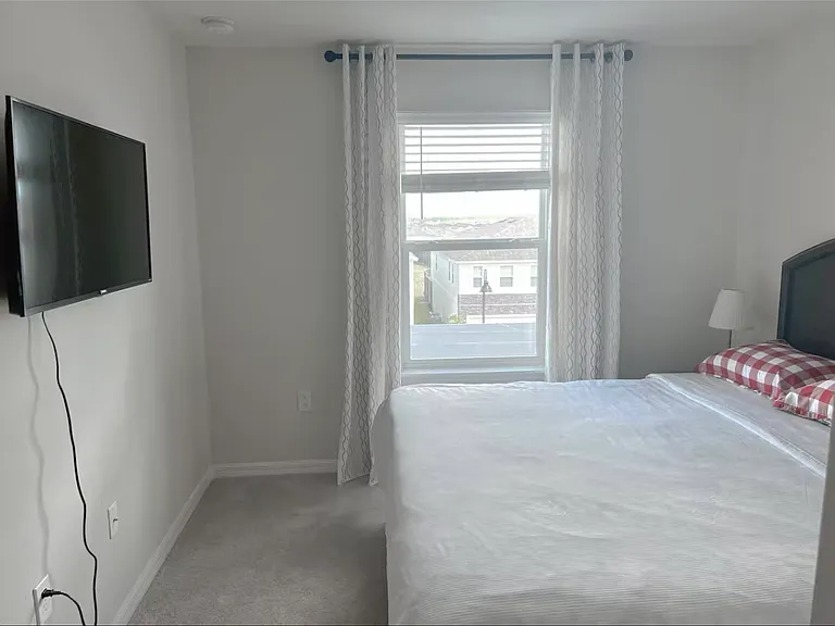 372A Pacific Ln — Photo 33