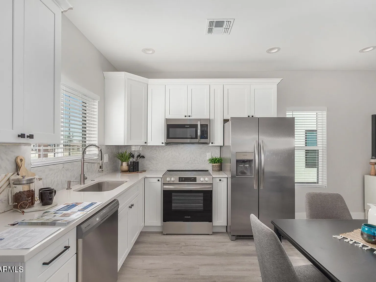 2 bed, 1.0 bath, 928 sqft, $1,600 — Photo 2