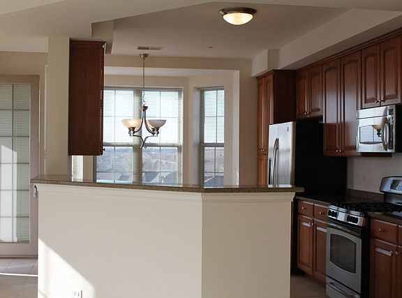2nd image of 2700 Summit Dr APT 402