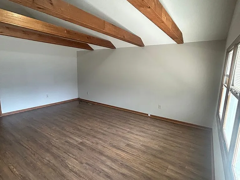 307 Stratford Pl — Photo 7