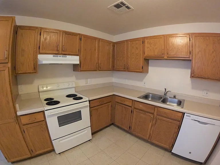 637 Foster Rd — Photo 5