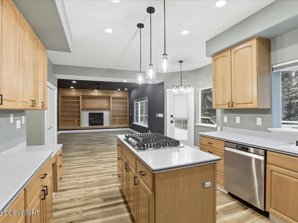 8716 Inyo Cir, Eagle River, AK 99577