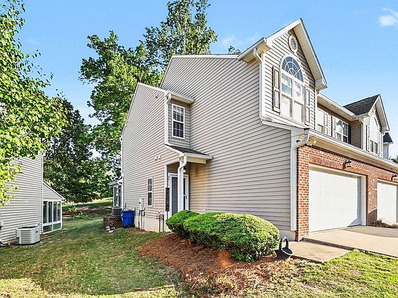 3rd image of 2611 Blackwolf Run Ln