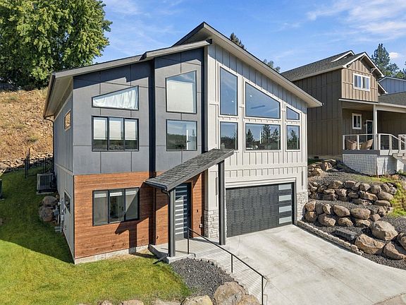 2nd image of 2107 E Turnberry Ln