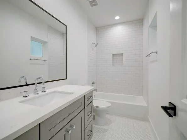 (undisclosed Address), Houston, TX 77009