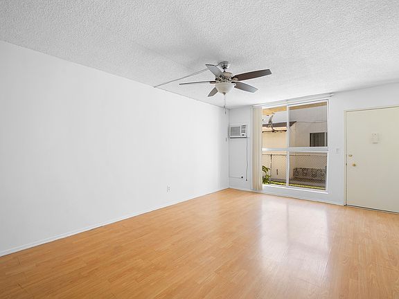 5th image of 208 E Chevy Chase Dr APT 1