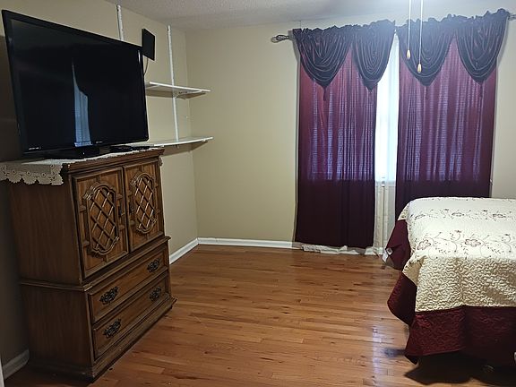 4th image of 687 Riley Rd