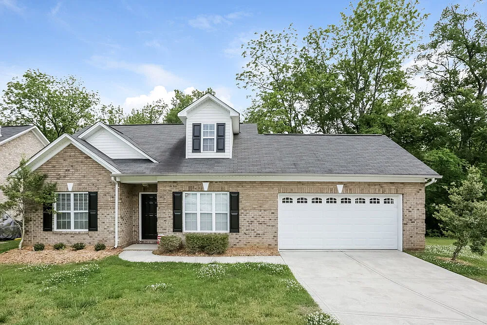 3 bed, 2.5 bath, 1561 sqft, $1,875 — Photo 1