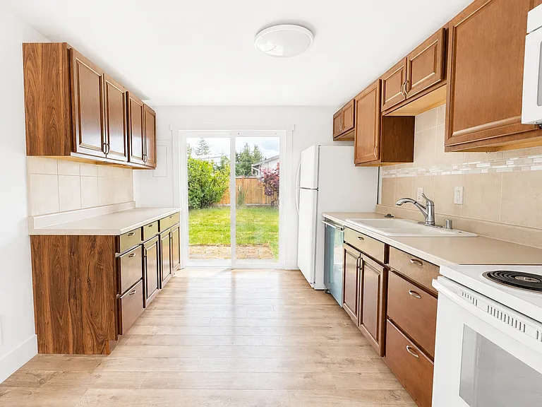 6303 Olympic Dr — Photo 2