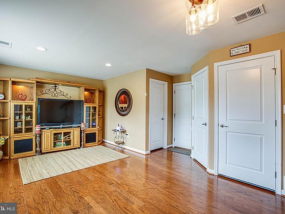5th image of 2104 Hays St