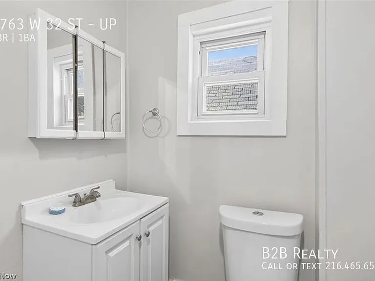 2763 W 32nd St #UP — Photo 2