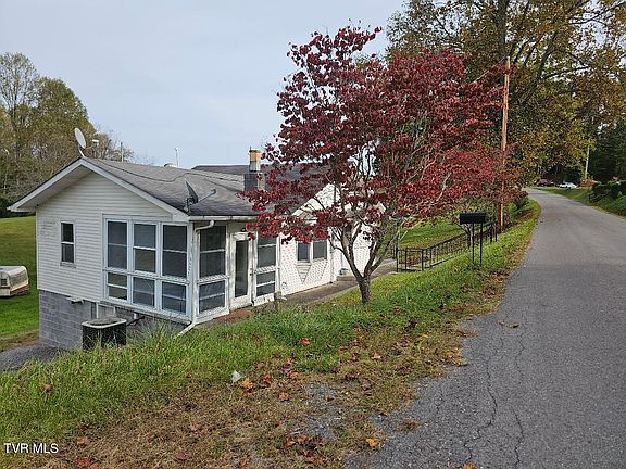2nd image of 9747 The Lake Rd