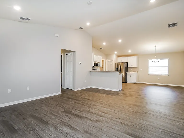645 Vittorio Dr — Photo 4