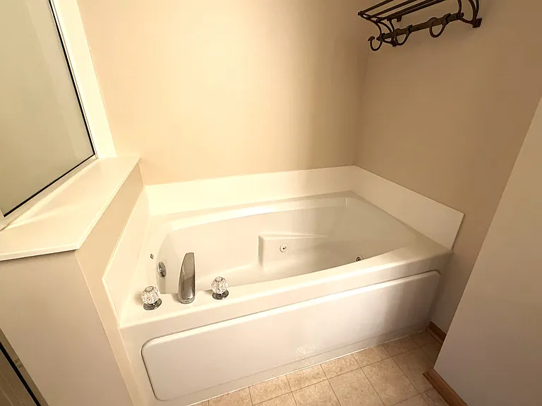 12 jacuzzi tub_06252026