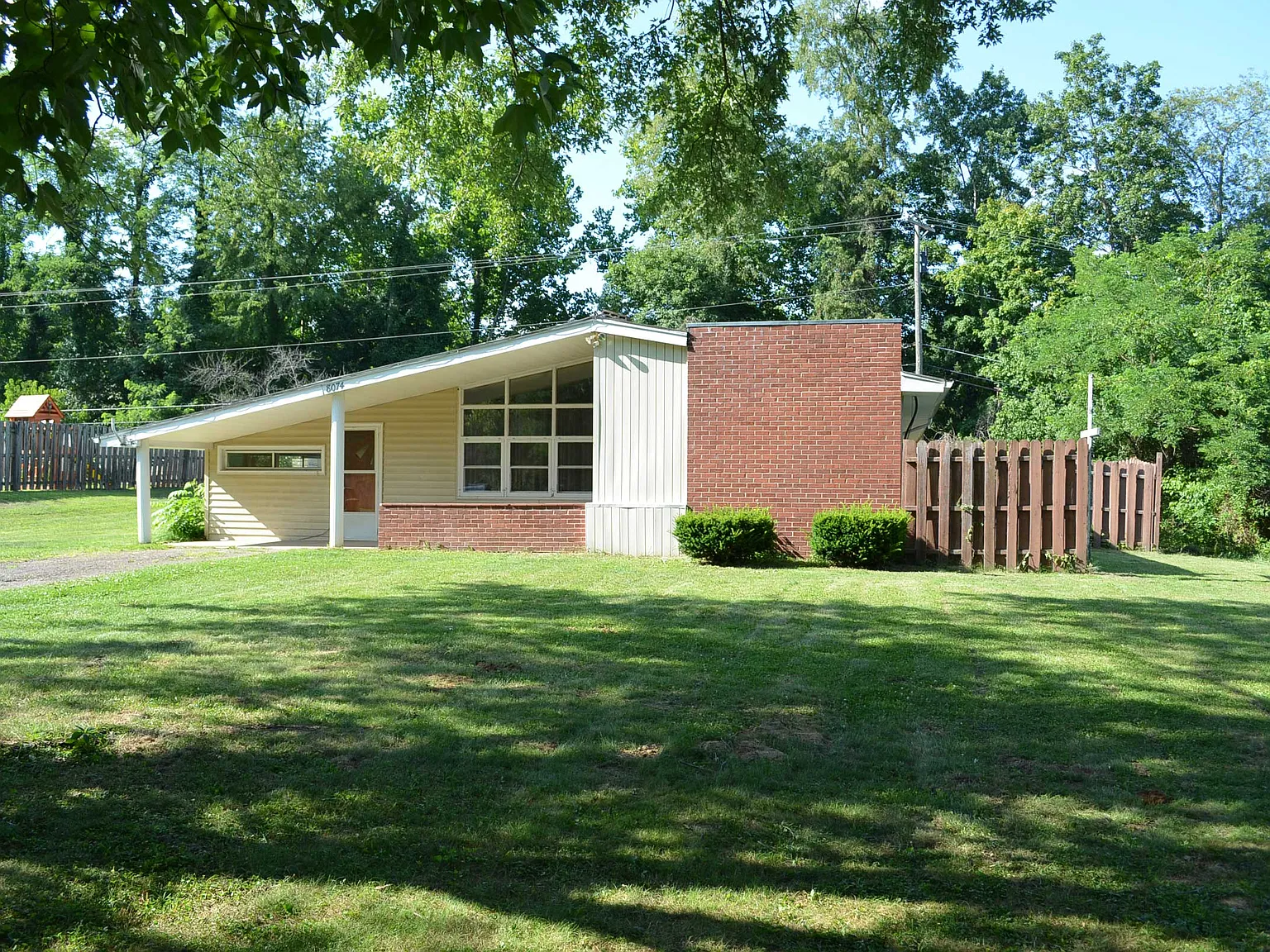 3 bed, 1900 sqft, $1,350 — Photo 2