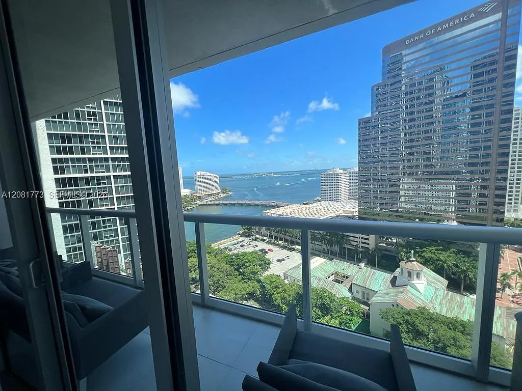 Icon Brickell Condo No 3 — Photo 3