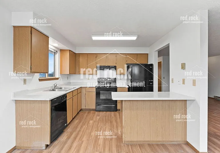 4733 N Sullivan Rd — Photo 5