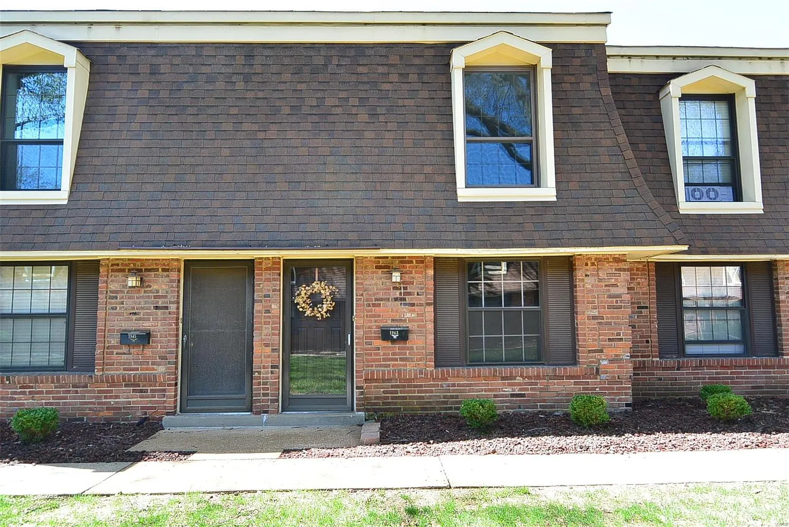1943 Mansard Dr photo 1