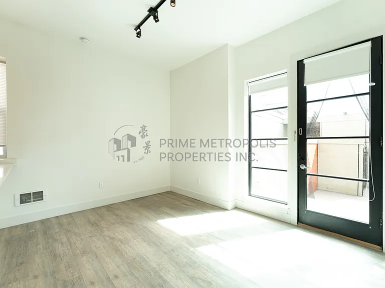220 23rd Ave E #100 — Photo 5
