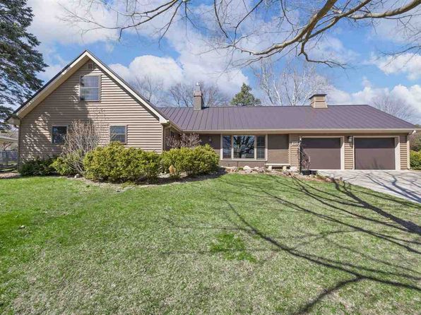 302 Highland Dr, Iowa City, IA 52246