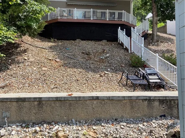 344 Shawnee Rd, Sunrise Beach, MO 65079
