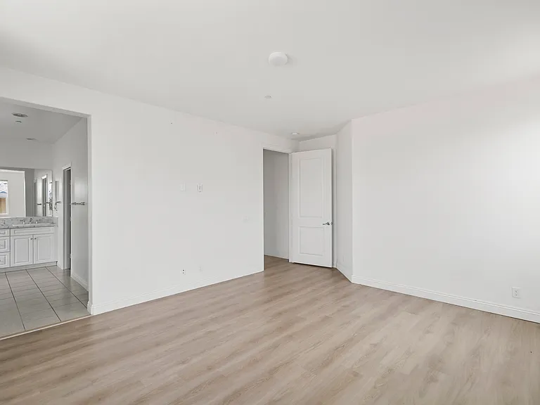 217 Wicker — Photo 11