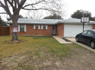 323 Tamarac Rd, Jourdanton, TX 78026