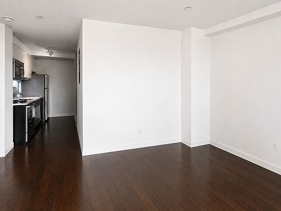 5th image of 286 Stanhope St APT 5B