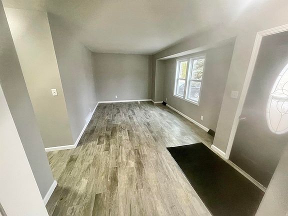 2nd image of 4644 Cromwell Ln