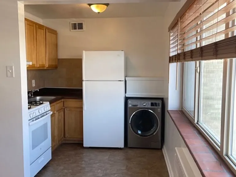The Fern Flats - Newly Renovated in 2024 with in-unit Washer and Dryer! — Photo 20