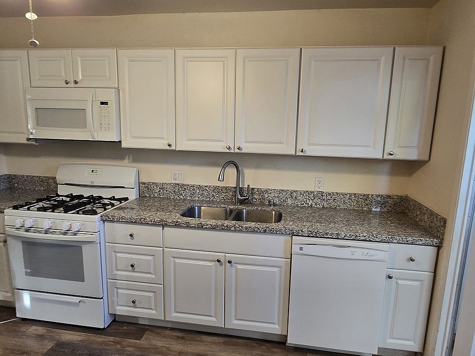 1st image of 220 S Anza St #X