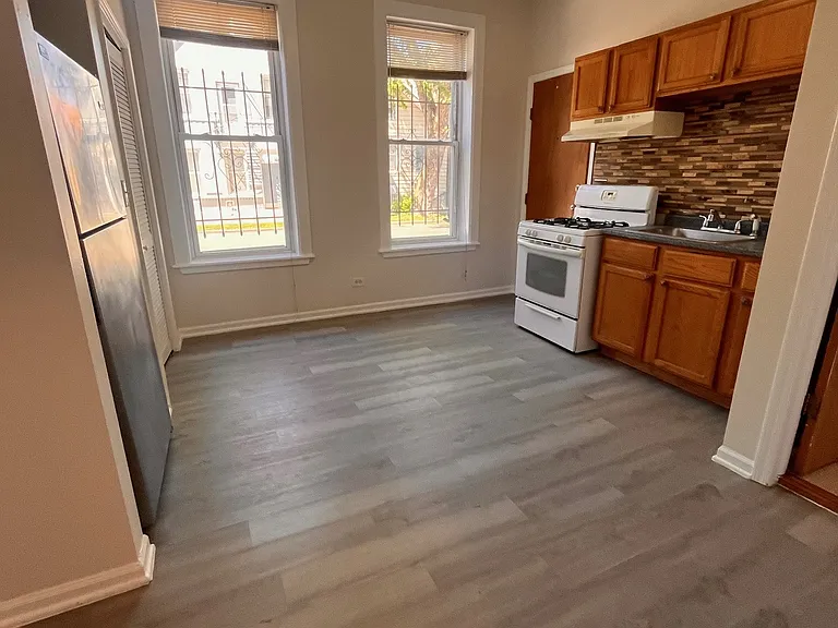 3227 S Carpenter St #2M — Photo 4