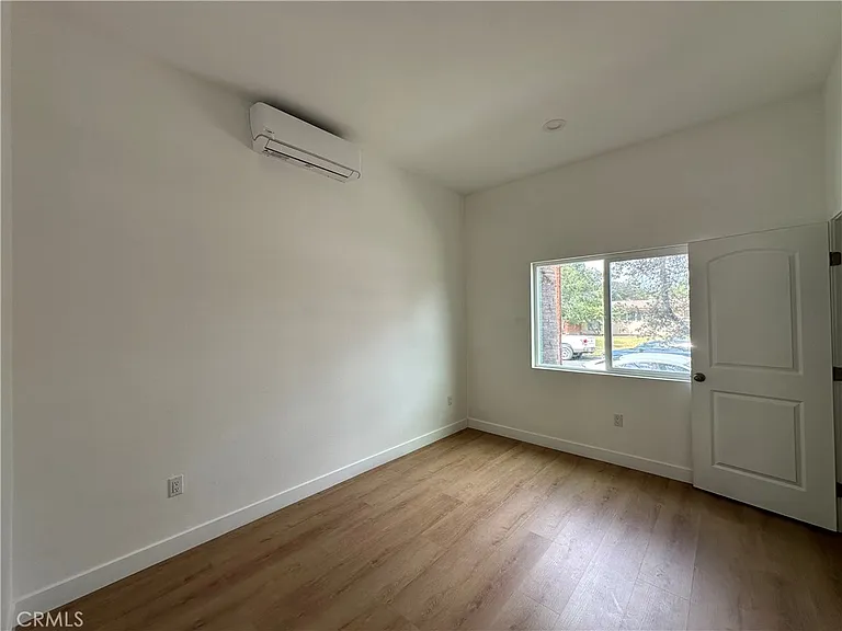 1231 Oak St — Photo 4