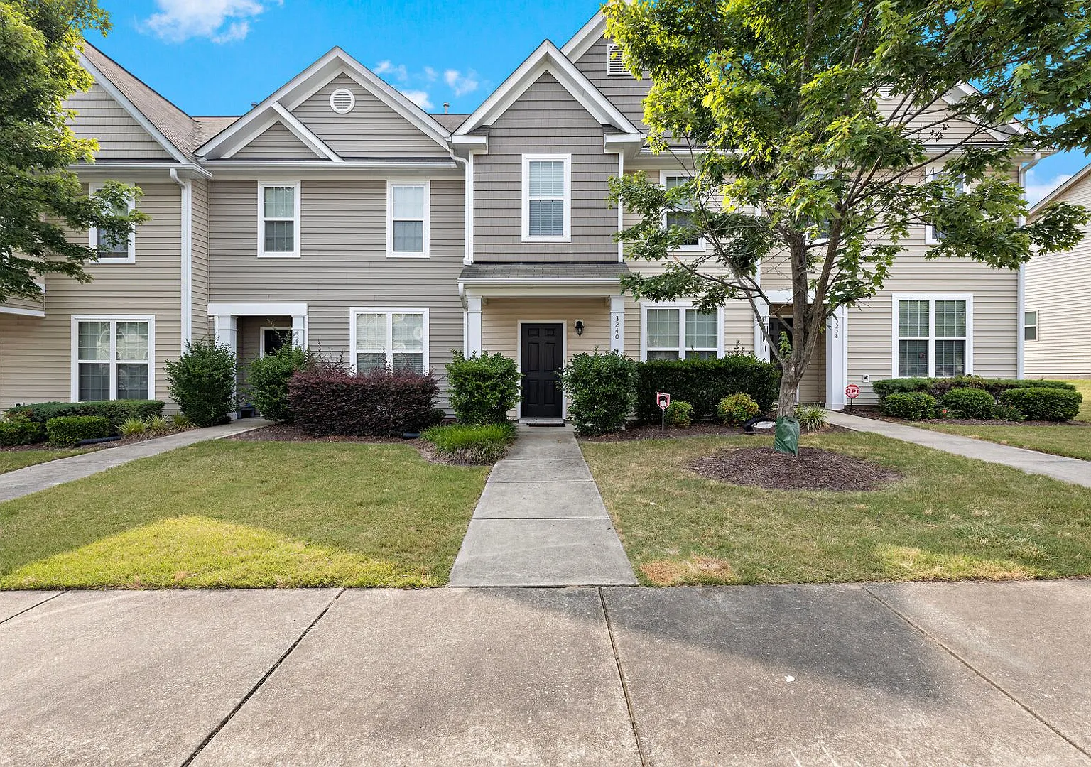 Available September 10th - $500 Off For First 2 Months- 3 Bedroom 2.5 Bath Townhome — Photo 1