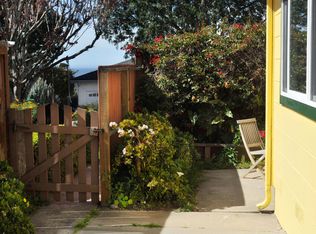 931 Walnut St, Pacific Grove, CA 93950