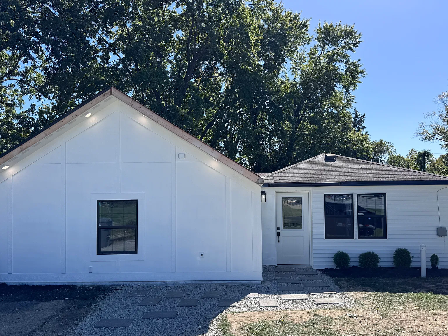 3 bed, 1200 sqft, $1,850 — Photo 1