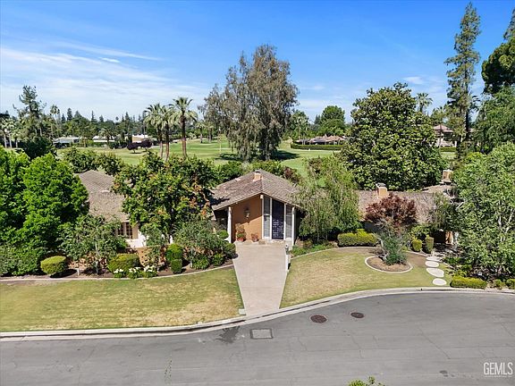 3rd image of 1033 Tam O Shanter Dr